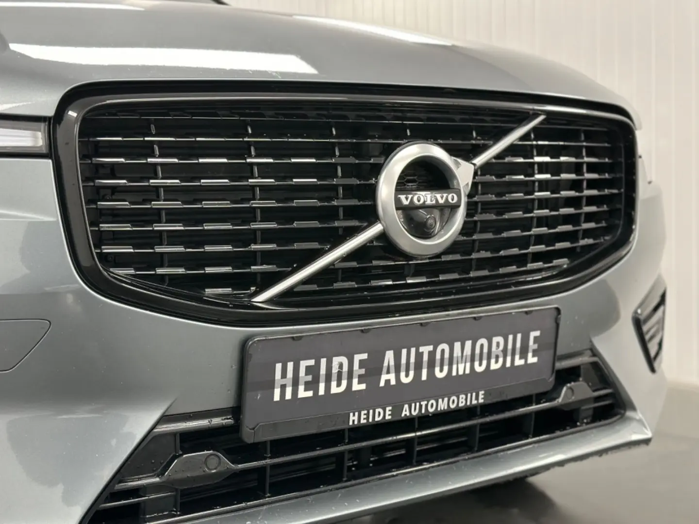 XC60 R Design T8  Recharge Plug-In Hybrid AWD