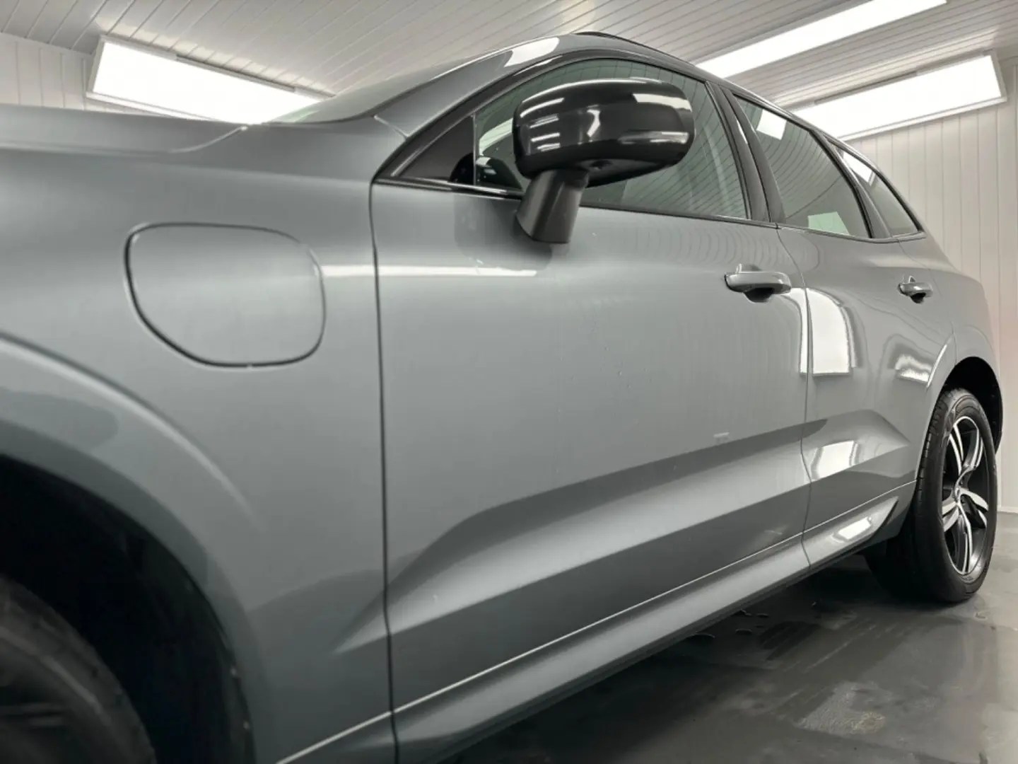 XC60 R Design T8  Recharge Plug-In Hybrid AWD