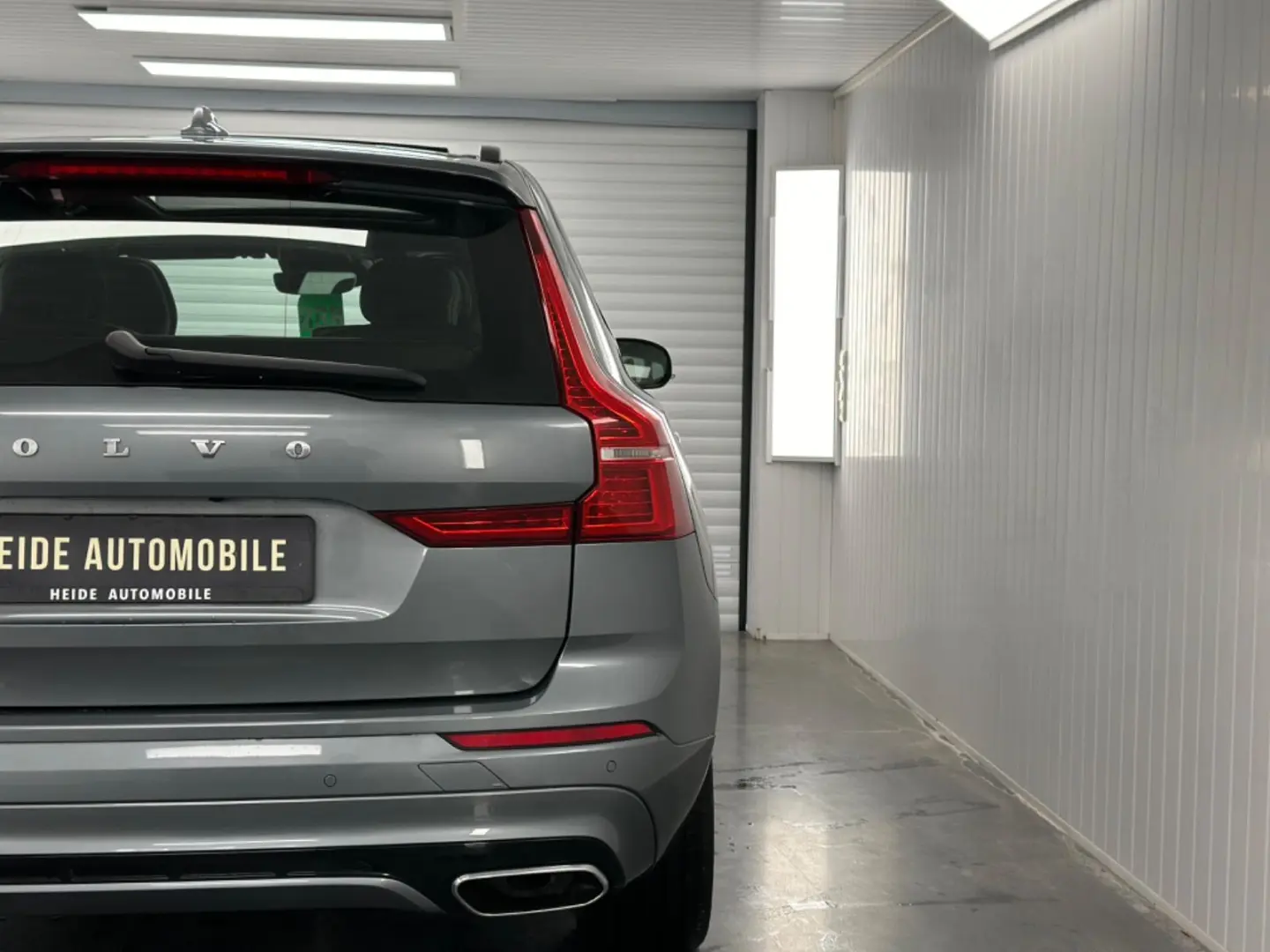 XC60 R Design T8  Recharge Plug-In Hybrid AWD