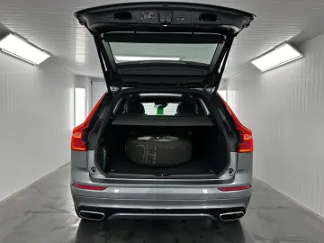 XC60 R Design T8  Recharge Plug-In Hybrid AWD