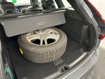 XC60 R Design T8  Recharge Plug-In Hybrid AWD