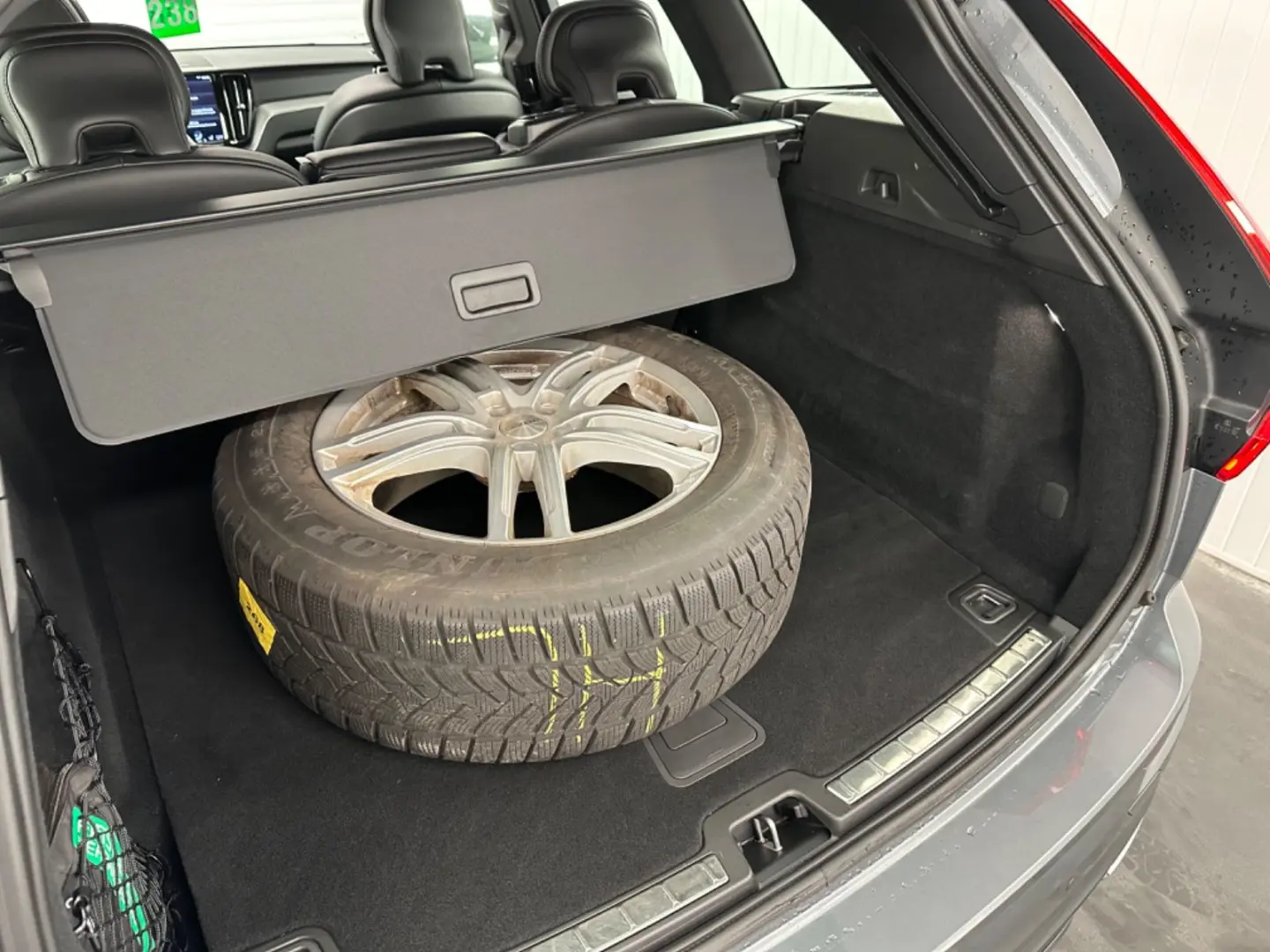 XC60 R Design T8  Recharge Plug-In Hybrid AWD