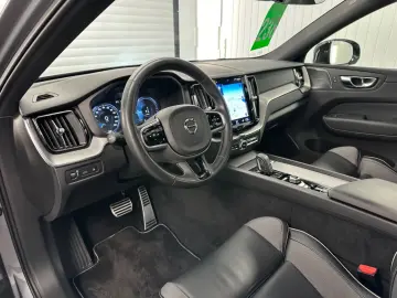 XC60 R Design T8  Recharge Plug-In Hybrid AWD
