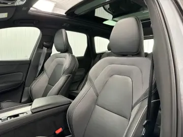 XC60 R Design T8  Recharge Plug-In Hybrid AWD