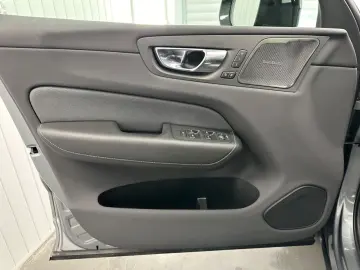 XC60 R Design T8  Recharge Plug-In Hybrid AWD