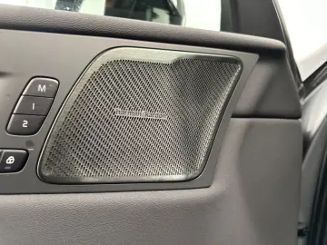 XC60 R Design T8  Recharge Plug-In Hybrid AWD