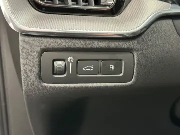 XC60 R Design T8  Recharge Plug-In Hybrid AWD