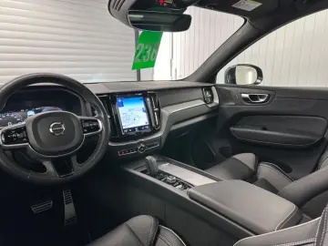 XC60 R Design T8  Recharge Plug-In Hybrid AWD