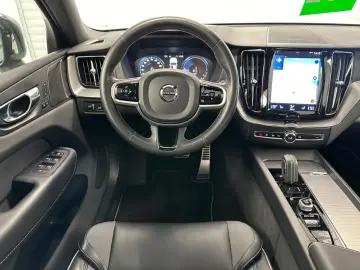 XC60 R Design T8  Recharge Plug-In Hybrid AWD