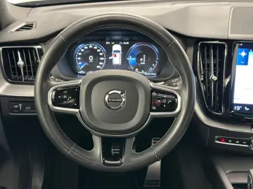 XC60 R Design T8  Recharge Plug-In Hybrid AWD