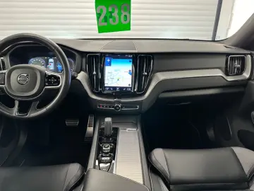XC60 R Design T8  Recharge Plug-In Hybrid AWD