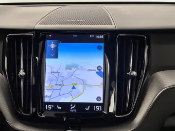 XC60 R Design T8  Recharge Plug-In Hybrid AWD