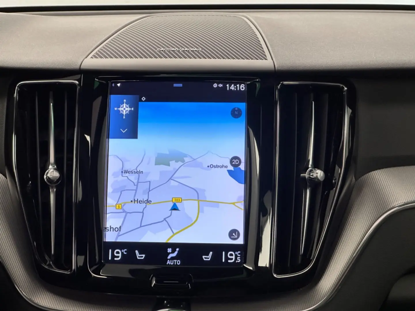 XC60 R Design T8  Recharge Plug-In Hybrid AWD