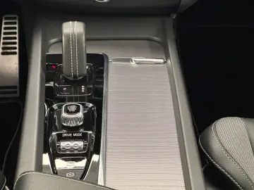 XC60 R Design T8  Recharge Plug-In Hybrid AWD