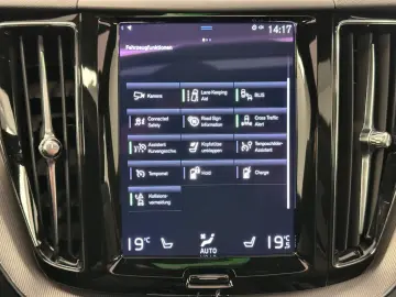 XC60 R Design T8  Recharge Plug-In Hybrid AWD