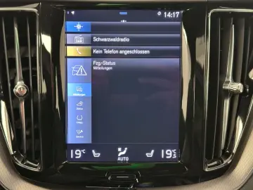 XC60 R Design T8  Recharge Plug-In Hybrid AWD