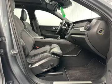 XC60 R Design T8  Recharge Plug-In Hybrid AWD