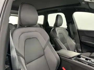XC60 R Design T8  Recharge Plug-In Hybrid AWD