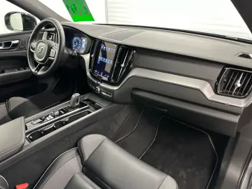 XC60 R Design T8  Recharge Plug-In Hybrid AWD