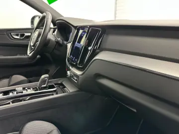 XC60 R Design T8  Recharge Plug-In Hybrid AWD