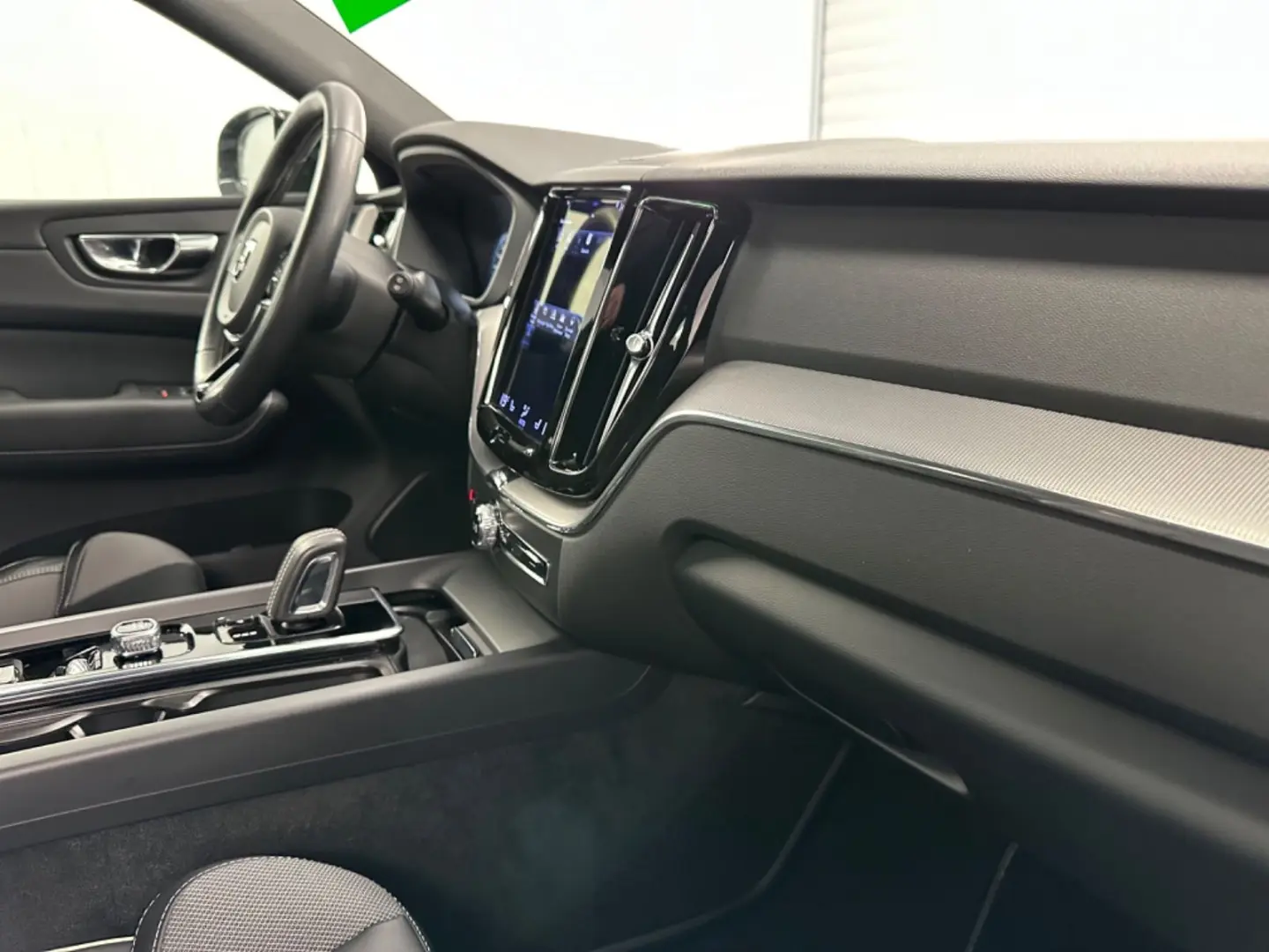 XC60 R Design T8  Recharge Plug-In Hybrid AWD