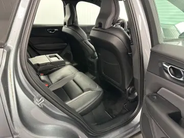 XC60 R Design T8  Recharge Plug-In Hybrid AWD