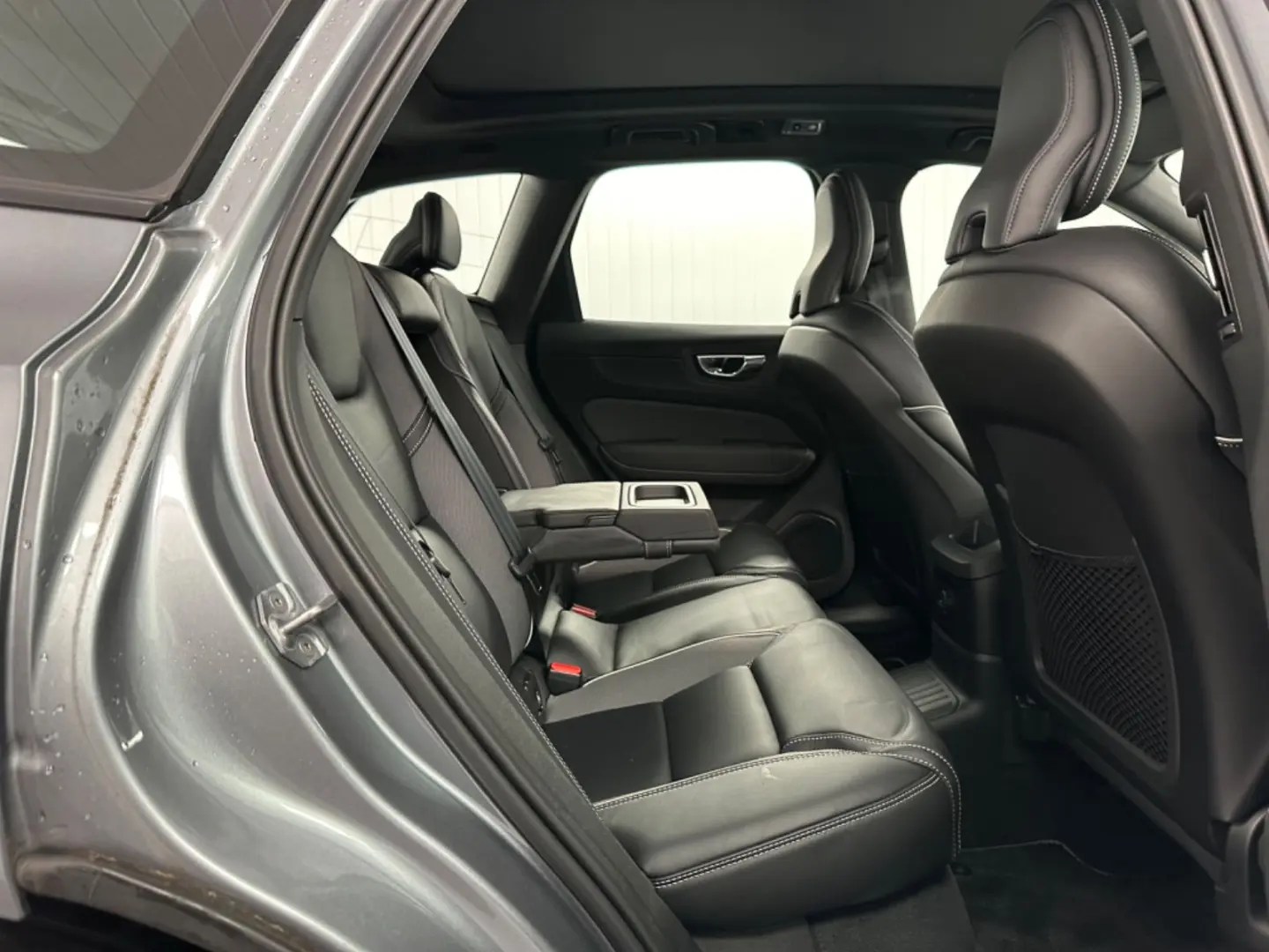 XC60 R Design T8  Recharge Plug-In Hybrid AWD