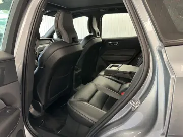 XC60 R Design T8  Recharge Plug-In Hybrid AWD