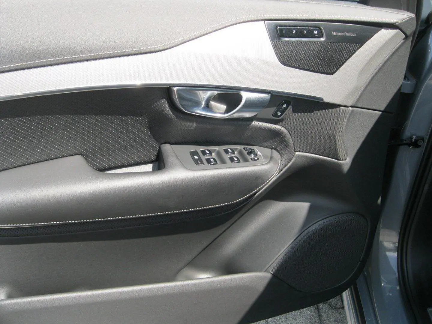 XC90 B6 Benzin R-Design XC90 B6 Benzin R-Design