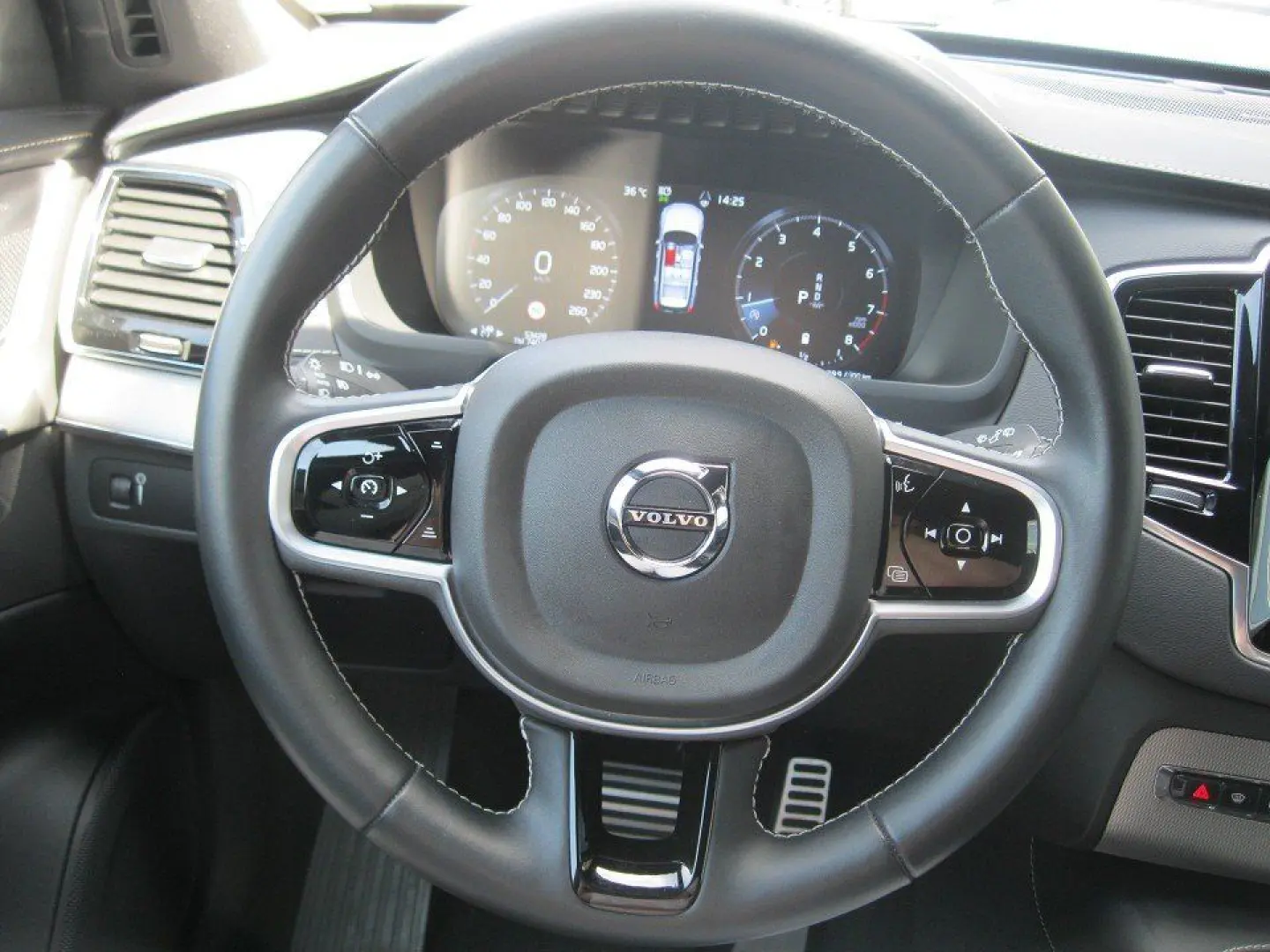 XC90 B6 Benzin R-Design XC90 B6 Benzin R-Design