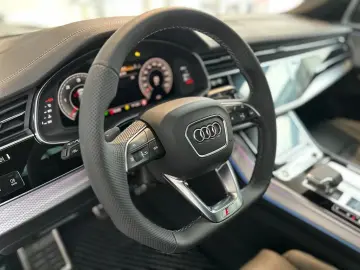 Audi Q8 50 TDI FACELIFT/w-sw/SLine