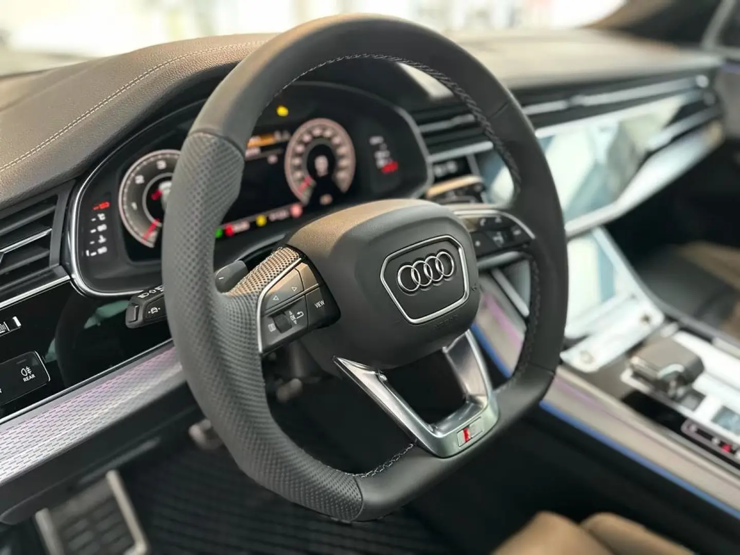 Audi Q8 50 TDI FACELIFT/w-sw/SLine