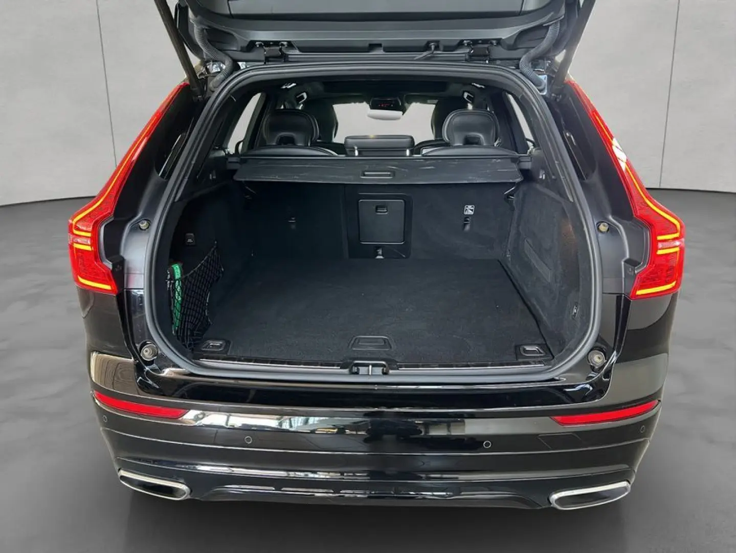 XC60 T8 Twin-Engine AWD R-Design Glasd 22'' Head