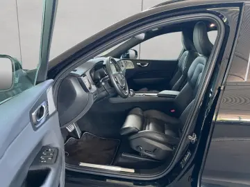 XC60 T8 Twin-Engine AWD R-Design Glasd 22'' Head