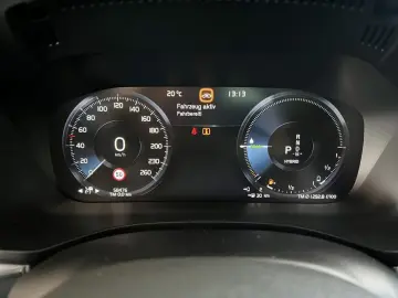 XC60 T8 Twin-Engine AWD R-Design Glasd 22'' Head