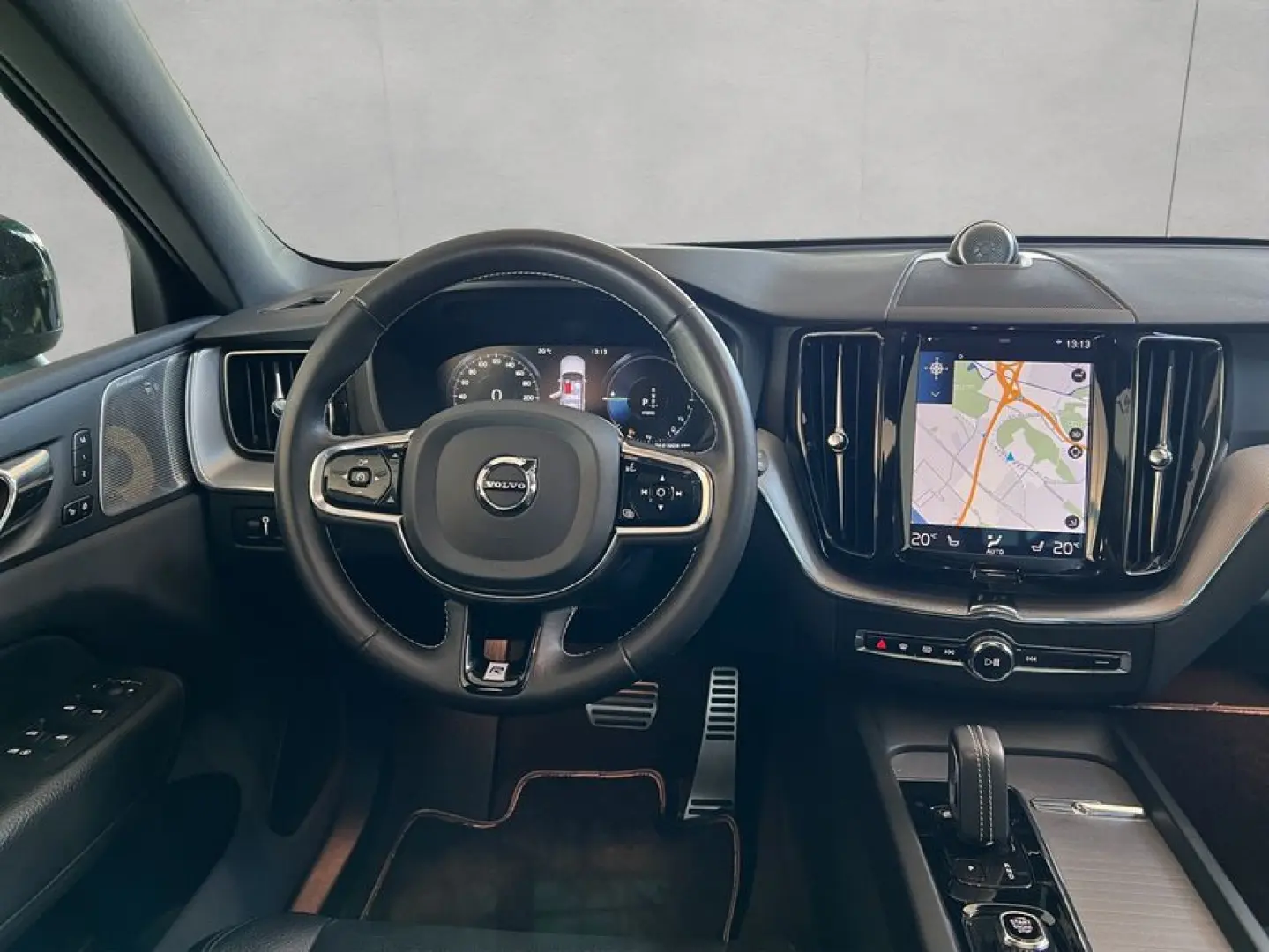 XC60 T8 Twin-Engine AWD R-Design Glasd 22'' Head