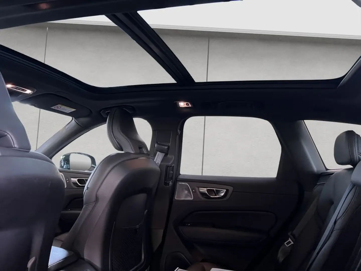 XC60 T8 Twin-Engine AWD R-Design Glasd 22'' Head