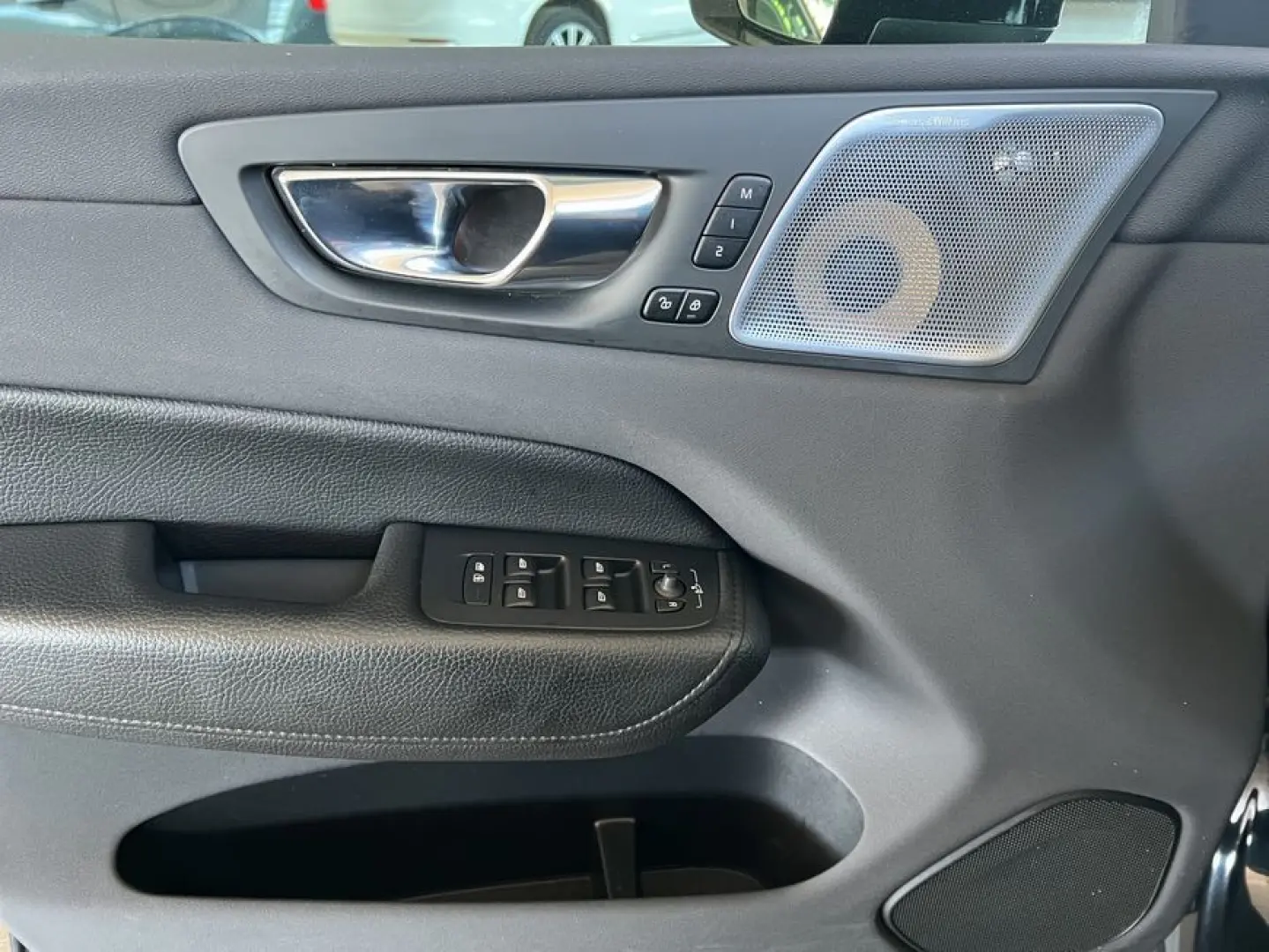 XC60 T8 Twin-Engine AWD R-Design Glasd 22'' Head