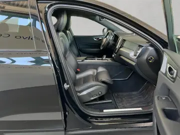 XC60 T8 Twin-Engine AWD R-Design Glasd 22'' Head