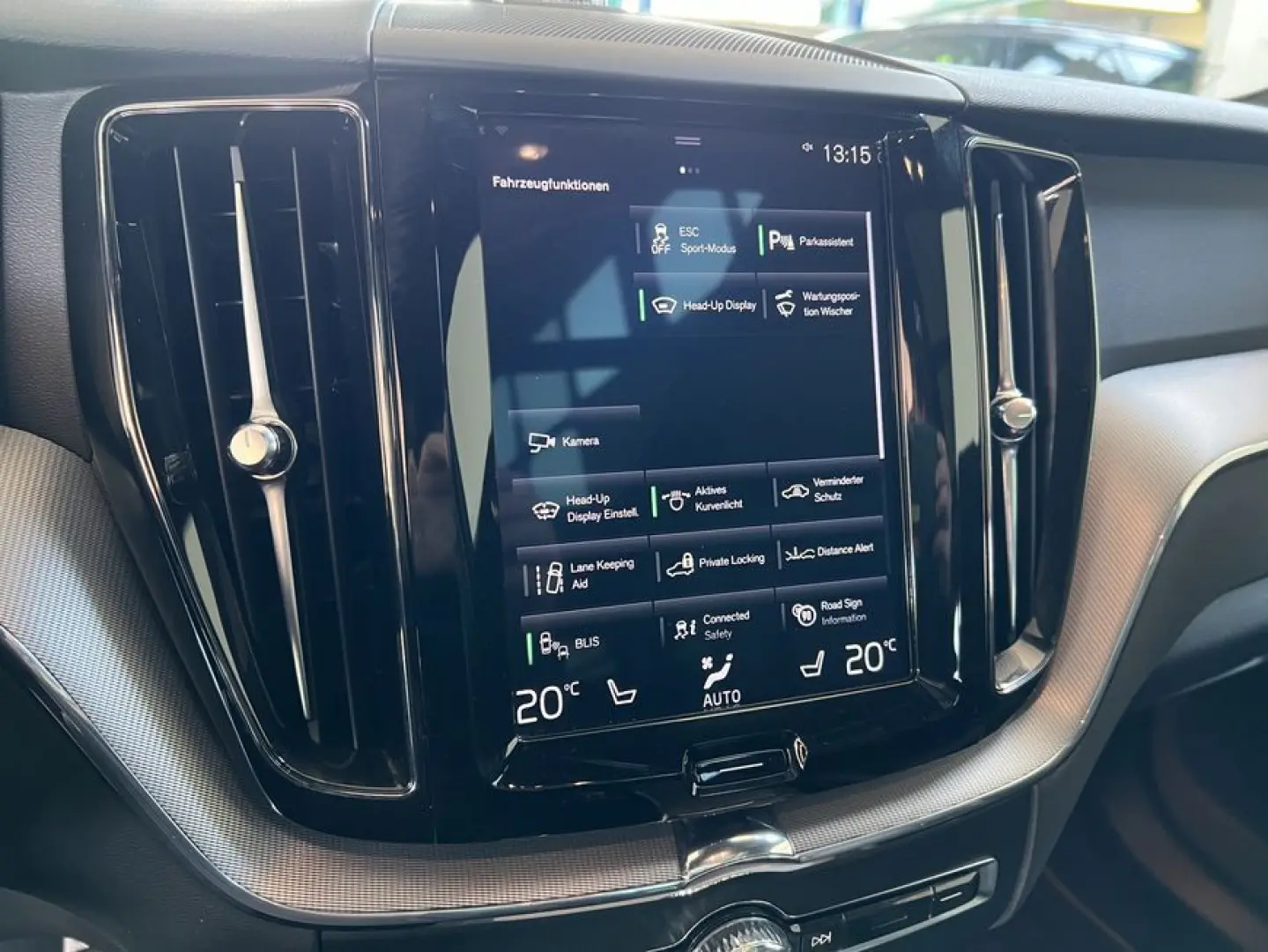 XC60 T8 Twin-Engine AWD R-Design Glasd 22'' Head