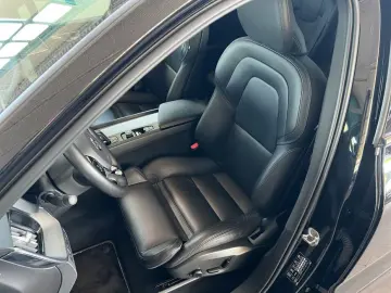 XC60 T8 Twin-Engine AWD R-Design Glasd 22'' Head