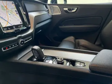 XC60 T8 Twin-Engine AWD R-Design Glasd 22'' Head