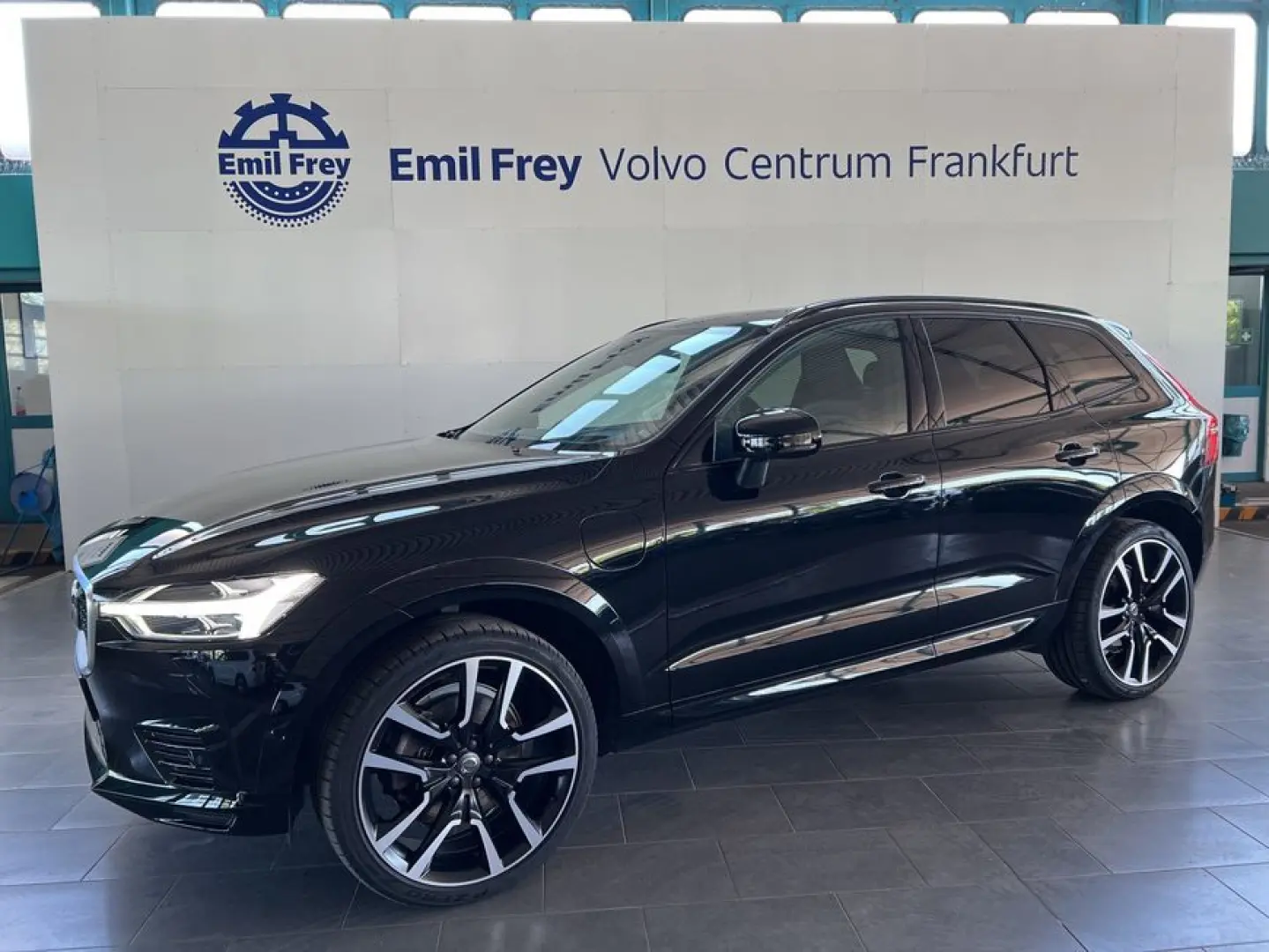XC60 T8 Twin-Engine AWD R-Design Glasd 22'' Head