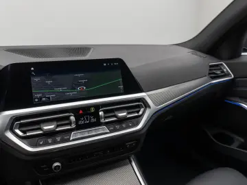 330i xD M Sport Kamera Laser HUD DAB Komfort 19