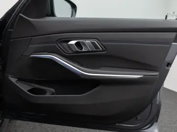330i xD M Sport Kamera Laser HUD DAB Komfort 19