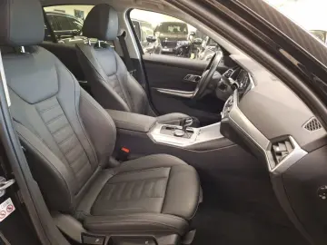 330i xDrive Limousine PDC LCP DAB Glasdach Navi