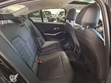 330i xDrive Limousine PDC LCP DAB Glasdach Navi
