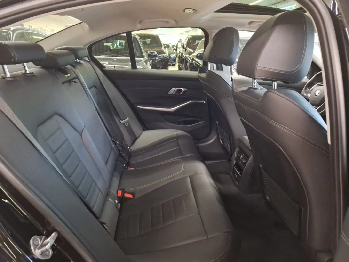 330i xDrive Limousine PDC LCP DAB Glasdach Navi