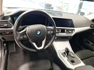 330i xDrive Limousine PDC LCP DAB Glasdach Navi