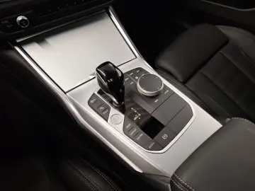 330i xDrive Limousine PDC LCP DAB Glasdach Navi
